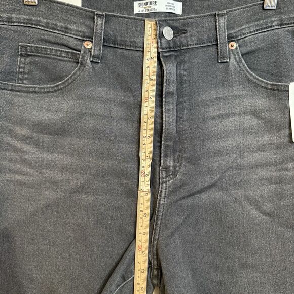 NWT LEVI STRAUSS HIGH-RISE 9" Bermuda SHORTS RELAXED FIT Sz 33x16 - Picture 9 of 16